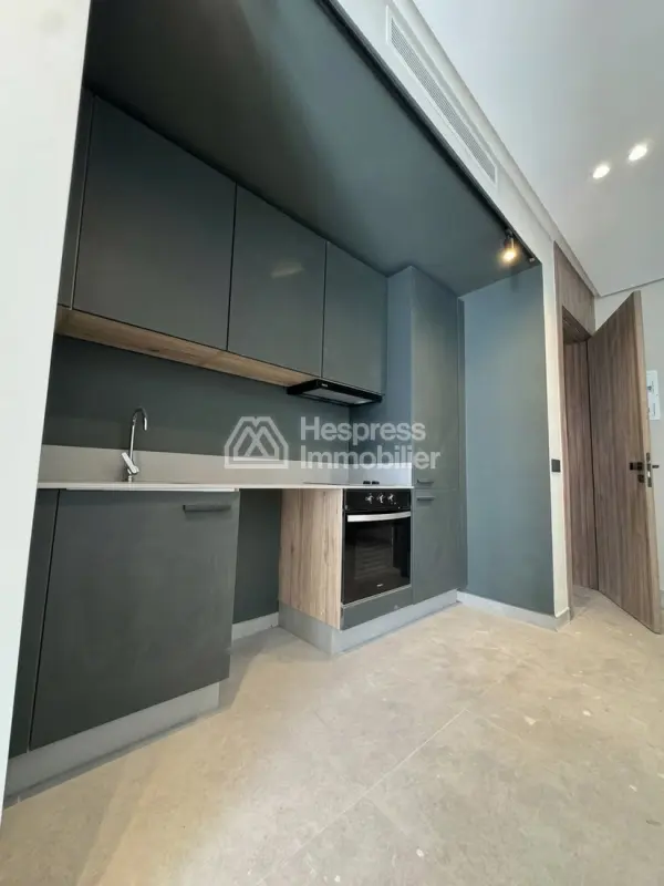 Appartement à l'achat à Casablanca Finance City. 1 Pièce. Porte blindée, sécurité