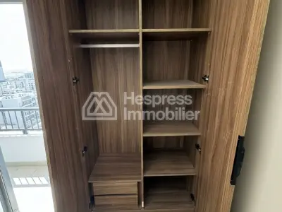 Appartement à l'achat à Casablanca Finance City. 1 Pièce. Porte blindée, sécurité