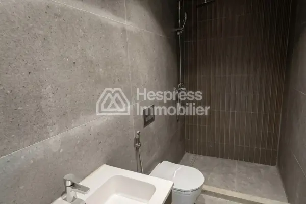 Appartement à l'achat à Casablanca Finance City. 1 Pièce. Porte blindée, sécurité