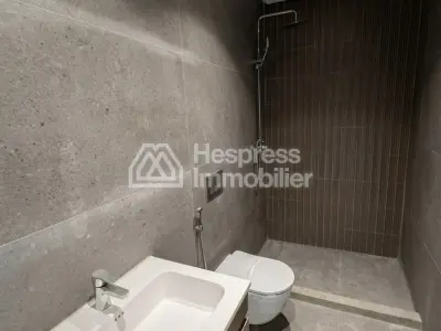 Appartement à l'achat à Casablanca Finance City. 1 Pièce. Porte blindée, sécurité
