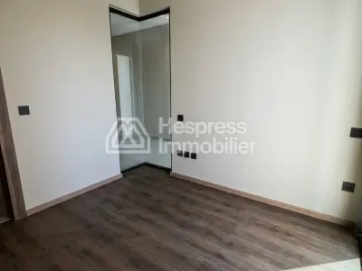 Appartement à l'achat à Casablanca Finance City. 1 Pièce. Porte blindée, sécurité
