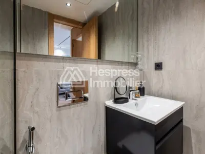 Appartement à l'achat à Casablanca Finance City. 1 belle chambre. Cheminée et climatisation