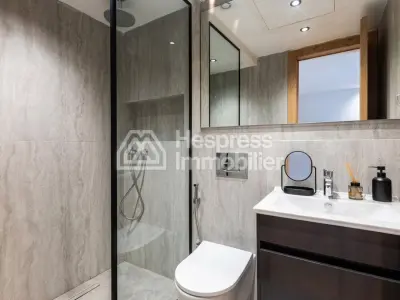 Appartement à l'achat à Casablanca Finance City. 1 belle chambre. Cheminée et climatisation