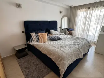 Bel appartement à vendre à Ferme Bretonne Hay Arraha. 3 chambres agréables. Salon Marocain, sécurité