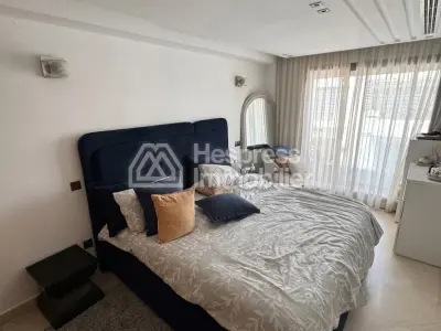 Bel appartement à vendre à Ferme Bretonne Hay Arraha. 3 chambres agréables. Salon Marocain, sécurité