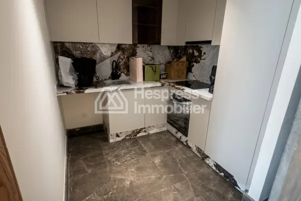 Beautiful apartment for sale in Les Princesses . 1 room. Security door, Moroccan living room