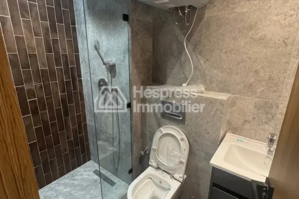 For sale: a beautiful apartment in CFC. 55 sq m. Elevator and parking spaces.