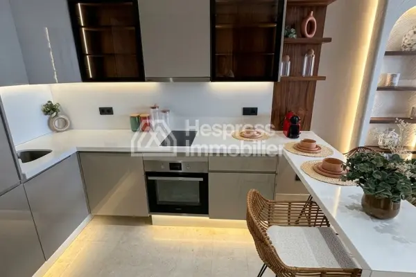 Superb apartment for sale in Les Princesses . Total area 45 m². Fireplace and air conditioning