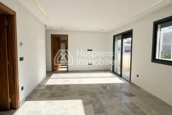 Apartment for sale in a Breton farmhouse. 1 room. Moroccan-style living room, security