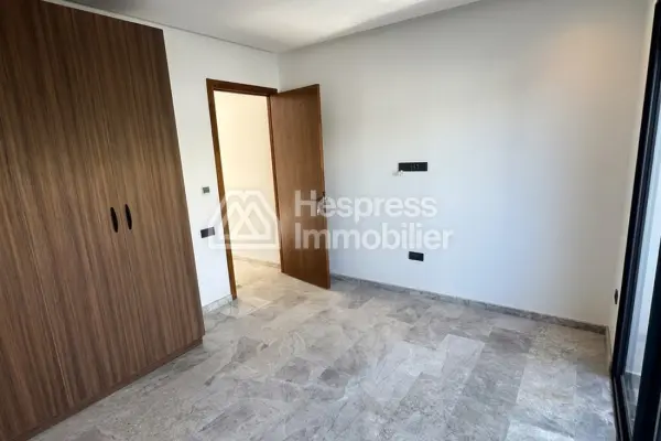 Apartment for sale in a Breton farmhouse. 1 room. Moroccan-style living room, security