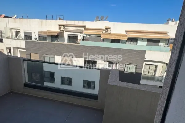 Apartment for sale in a Breton farmhouse. 1 room. Moroccan-style living room, security