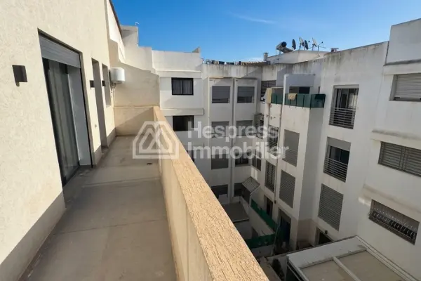 Apartment for sale in a Breton farmhouse. 1 room. Moroccan-style living room, security