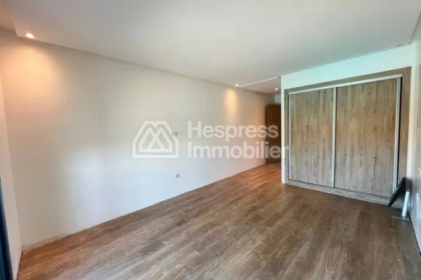 Apartment for sale in Sidi Rahal . 1 room. Typical Moroccan living room, secure residence