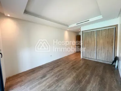 شقة للبيع في سيدي رحال . غرفة واحدة. غرفة معيشة مغربية تقليدية، سكن آمن