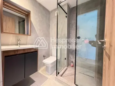 شقة للبيع في سيدي رحال . غرفة واحدة. غرفة معيشة مغربية تقليدية، سكن آمن