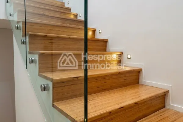 Duplex for sale in Palmier . 2 comfortable bedrooms. Security door, satellite dish.