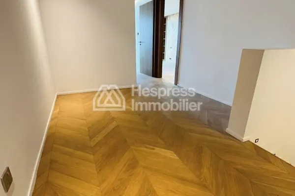 Duplex for sale in Palmier . 2 comfortable bedrooms. Security door, satellite dish.