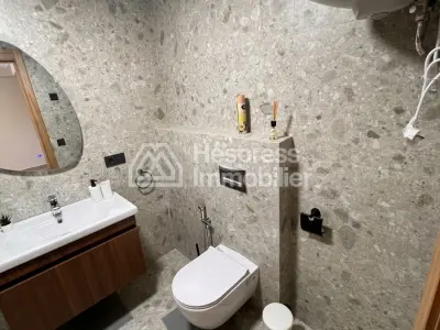 شقة للبيع في الدار البيضاء المالية . غرفة واحدة. نوافذ زجاجية مزدوجة وتدفئة مركزية