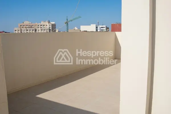 Superb small furnished apartment in the heart of City Center