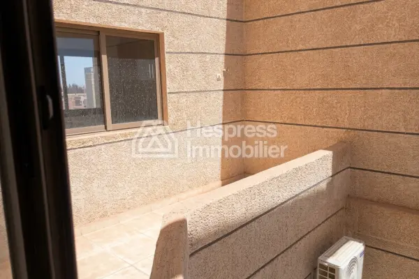شقة جديدة كبيرة للبيع