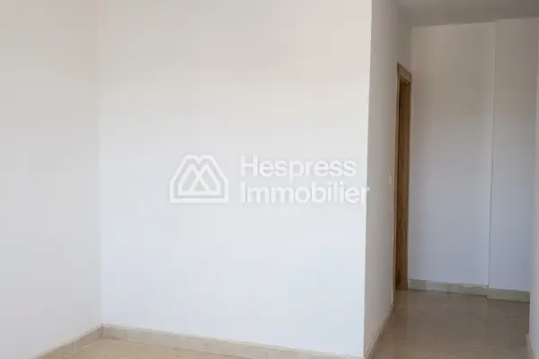 شقة جديدة كبيرة للبيع
