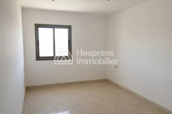 شقة جديدة كبيرة للبيع
