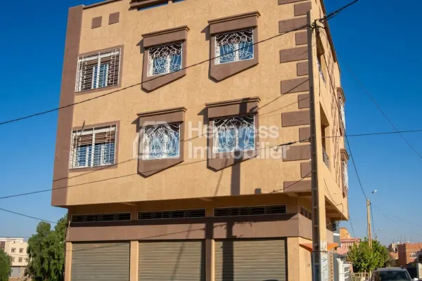 مبنى تجاري