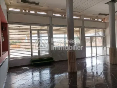 Immeuble commercial