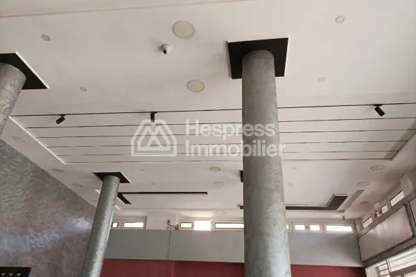 مبنى تجاري