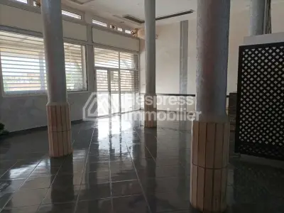 Immeuble commercial