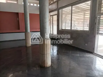 Immeuble commercial