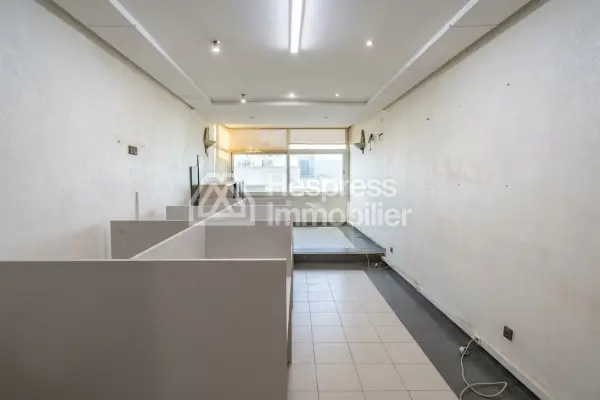 Office for sale in Benjdia, 198 m²