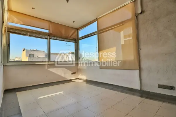 Office for sale in Benjdia, 198 m²