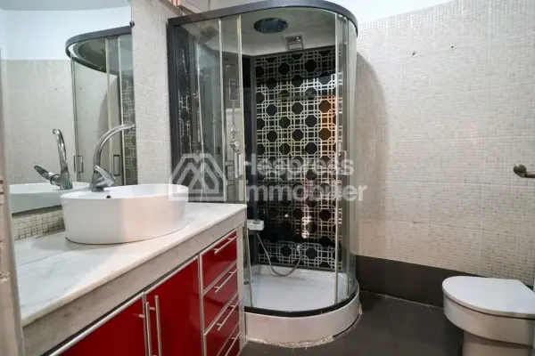 Office for sale in Benjdia, 198 m²