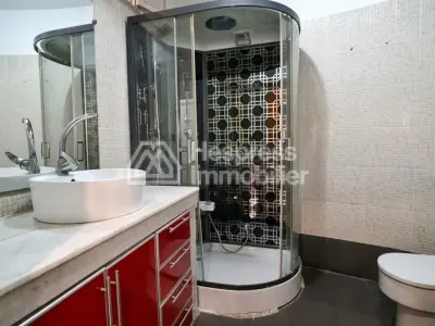 Office for sale in Benjdia, 198 m²
