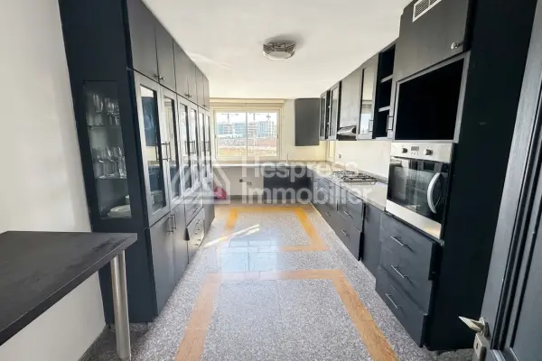Apartment for sale on Aïn Diab 169 m²