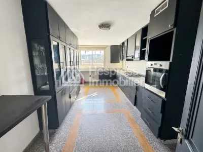 شقة للبيع في عين الذئاب بمساحة 169 متر مربع