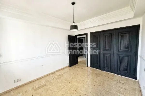 Apartment for sale on Aïn Diab 169 m²
