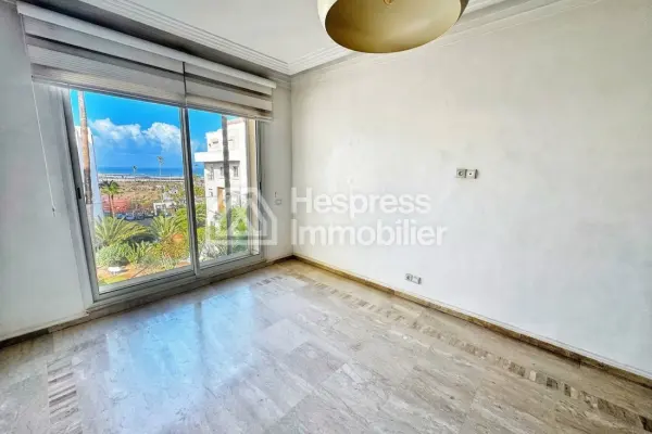 Apartment for sale on Aïn Diab 169 m²