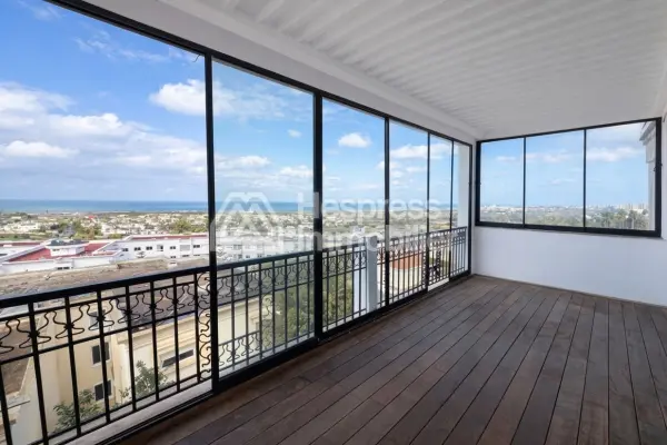Apartment for rent on Aïn Diab 230 m²