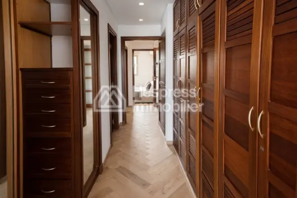 Apartment for rent on Aïn Diab 230 m²