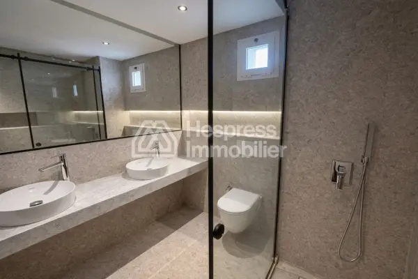 Apartment for rent on Aïn Diab 230 m²