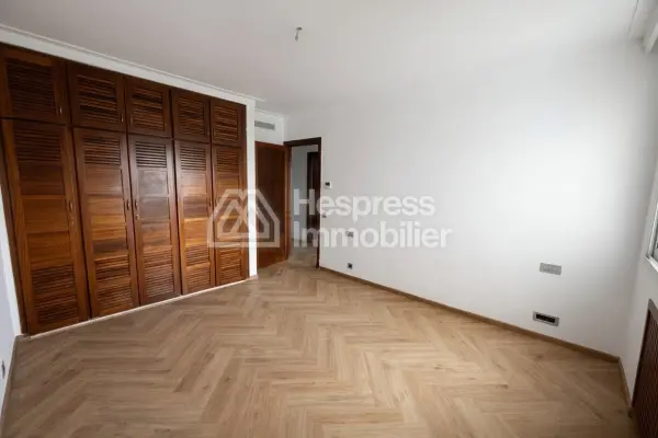 Apartment for rent on Aïn Diab 230 m²