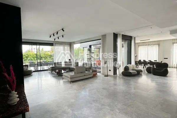 Villa Luxueuse à Vendre à ville verte