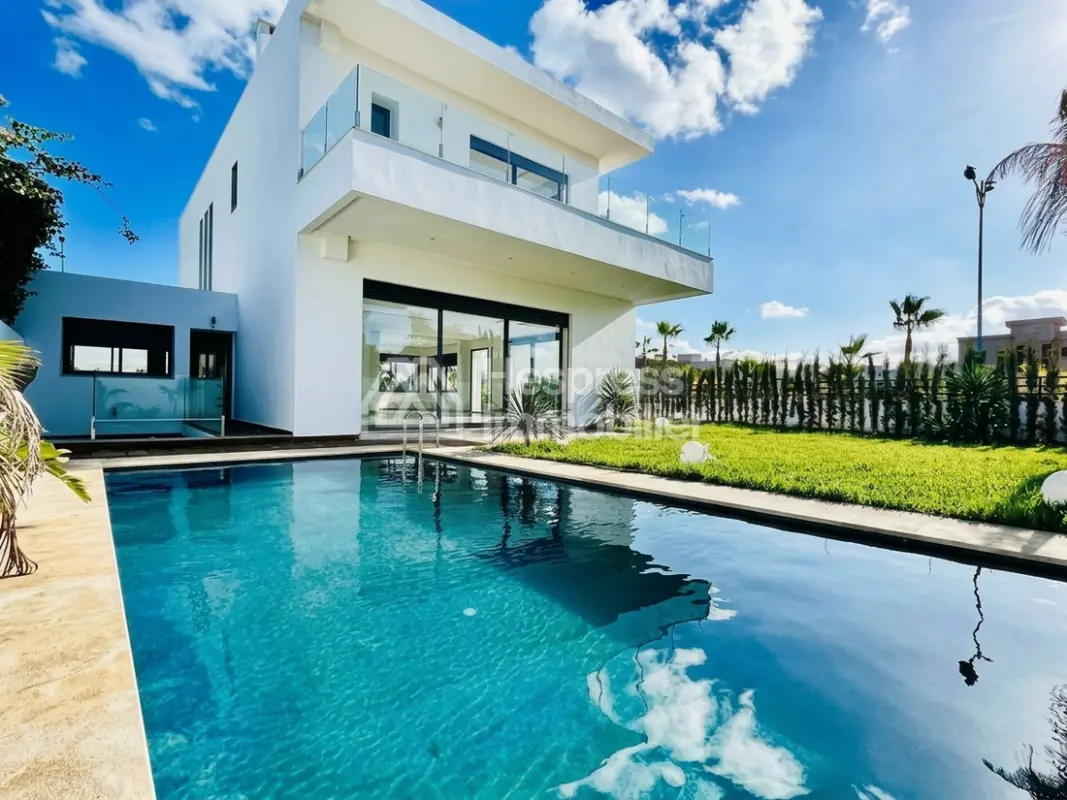 Villa d’Exception Isolée à Dar Bouazza – Rare sur le Marché