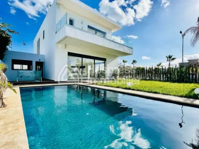 Villa d’Exception Isolée à Dar Bouazza – Rare sur le Marché