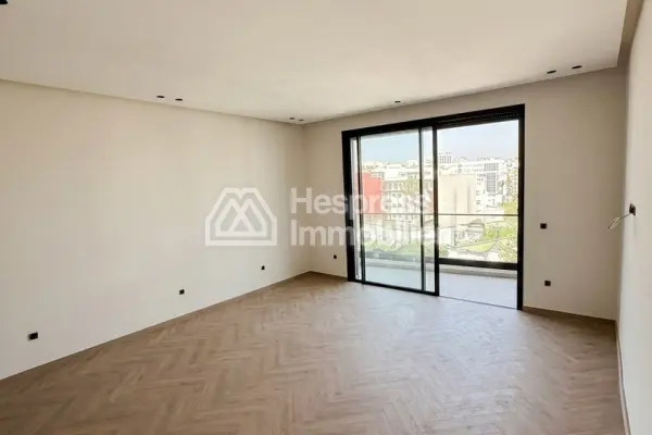 Luxurious studio apartment with no overlooking neighbors - a must-see!