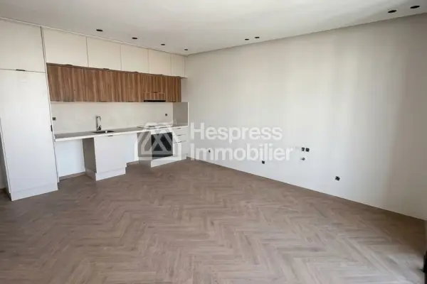 Luxurious studio apartment with no overlooking neighbors - a must-see!