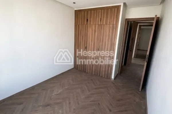 Luxurious studio apartment with no overlooking neighbors - a must-see!