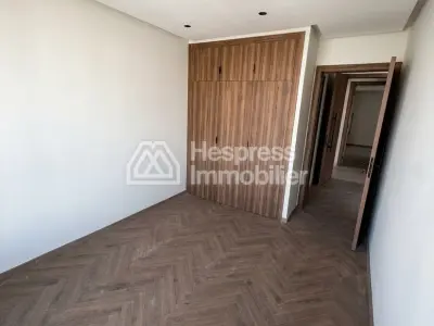 Luxurious studio apartment with no overlooking neighbors - a must-see!
